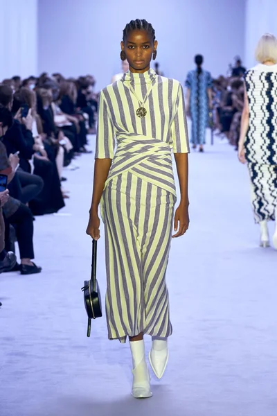 Look 38